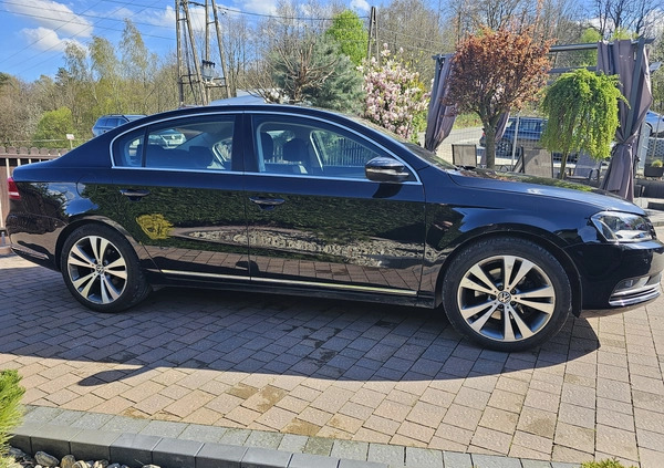 Volkswagen Passat cena 35999 przebieg: 179000, rok produkcji 2013 z Brzesko małe 106